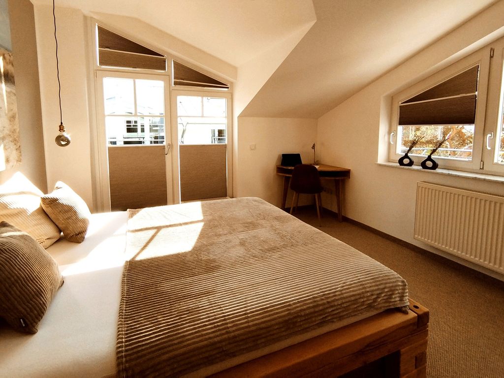 Schlafzimmer mit Doppelbett